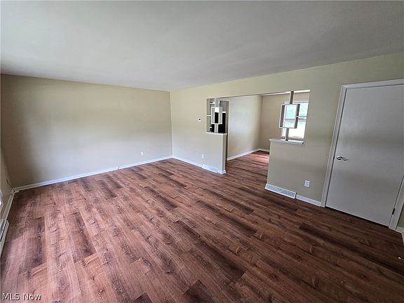 4th image of 2514 Windsor Ave
