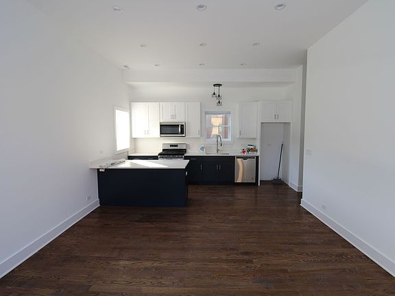 2nd image of 1440 N Milwaukee Ave #2R