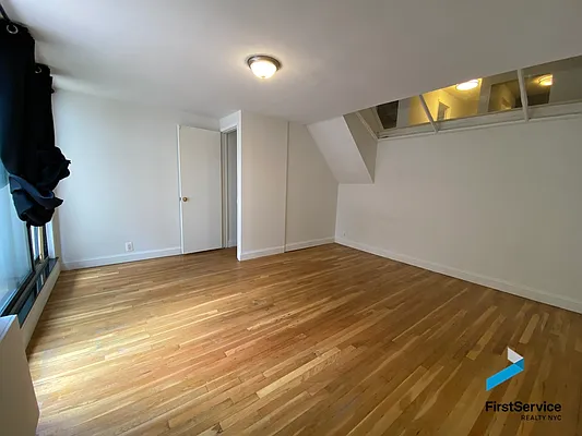 Rented by FirstService Realty (legacy) | media 10