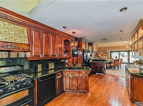 3rd image of 305 Westside Ave