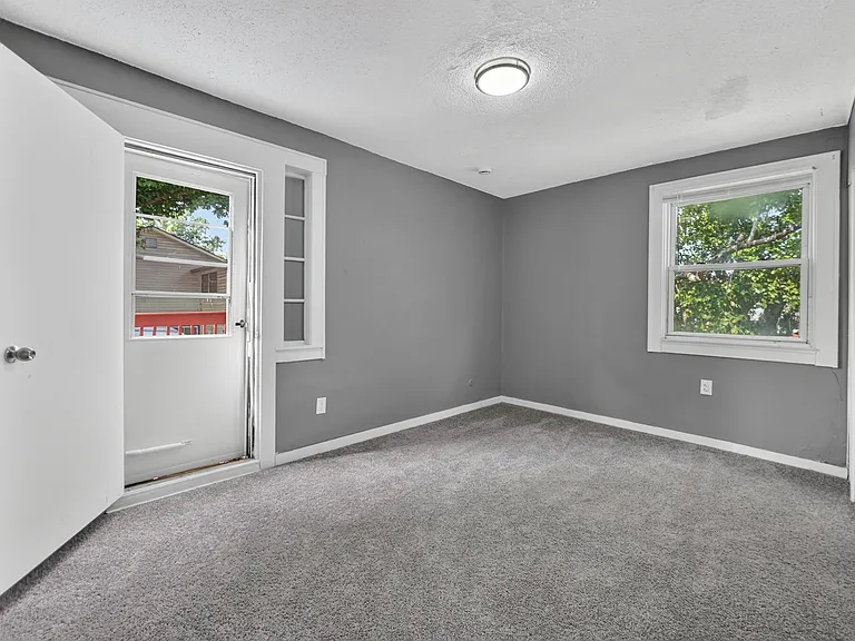 4401 Hipp St — Photo 3