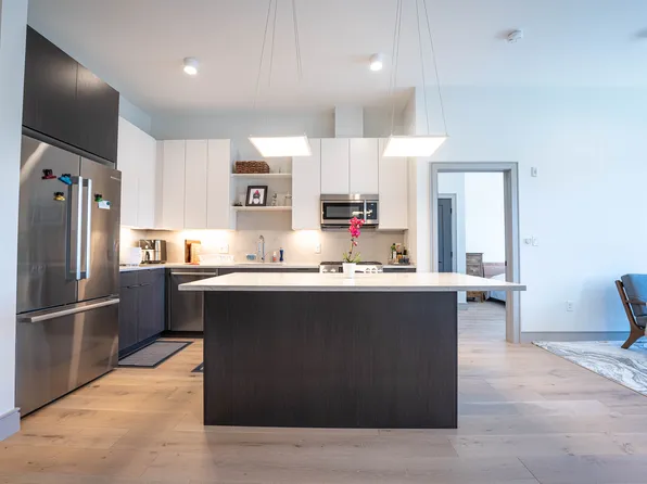 101 N Beacon St, Watertown, MA