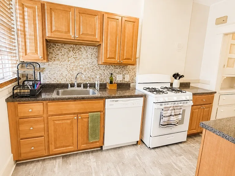 1631 Shady Ave #1 — Photo 10