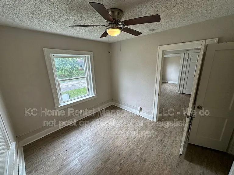 305-307 N Gladstone Blvd #21 — Photo 30