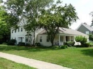 1375 N Summit St, Wheaton, IL 60187