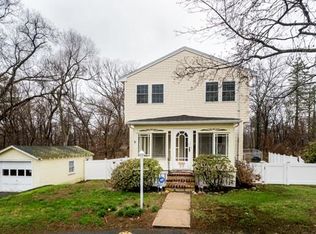 25 Fletcher Rd, Woburn, MA 01801