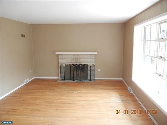 3rd image of 25 N Cliffe Dr