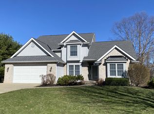 28 Calumet Dr N, Granville, OH 43023