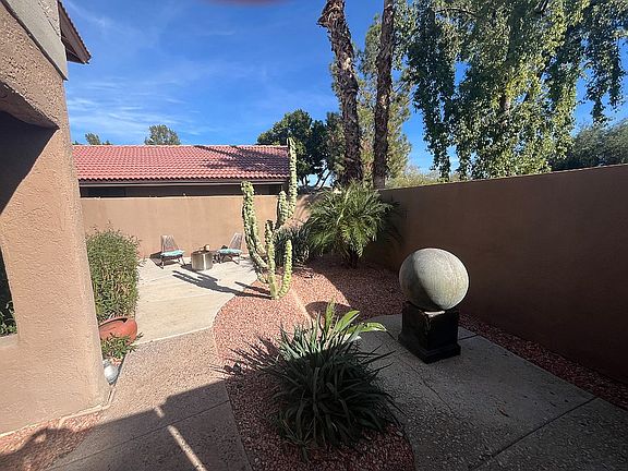 3rd image of 1029 E Sandpiper Dr