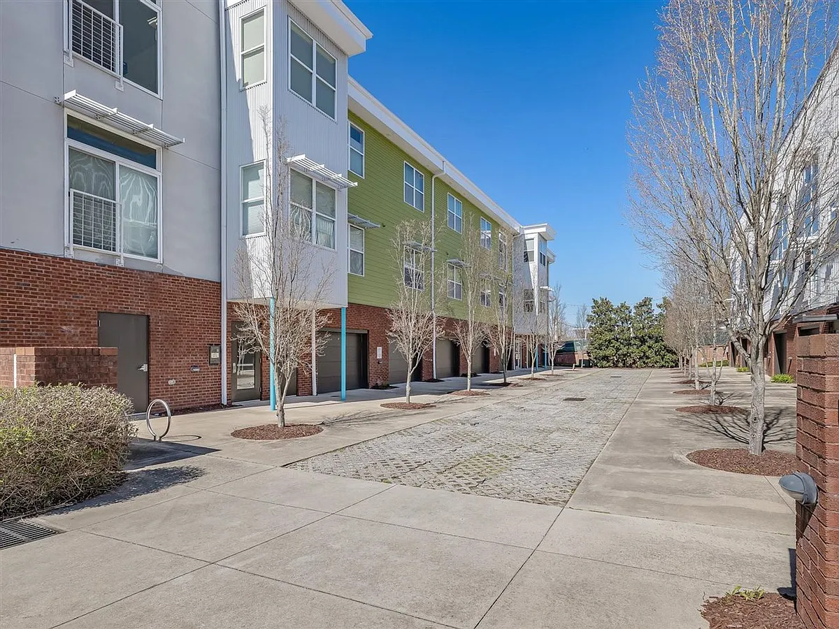 Building Photo - 506 N Mangum St #208