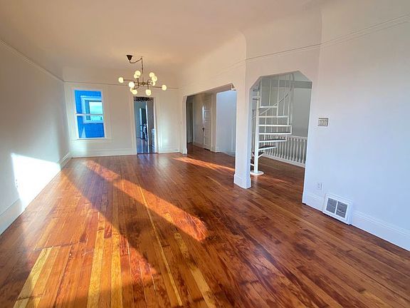 4th image of 356 Texas St