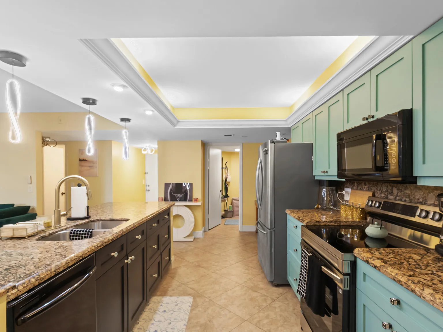 2 bed, 2.0 bath, 1175 sqft, $3,000 — Photo 3