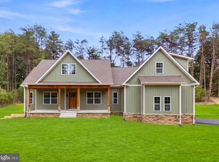 43 Spruce Ln, Berkeley Springs, WV 25411