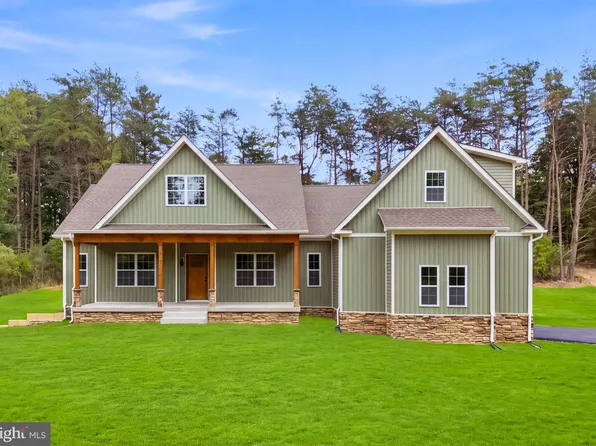 43 Spruce Ln, Berkeley Springs, WV 25411