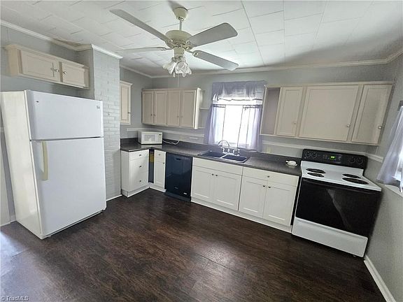 4th image of 315 Coble St