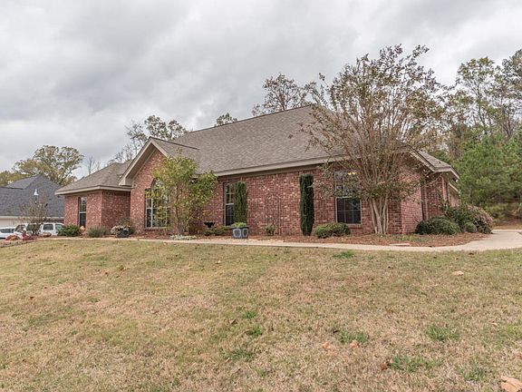 2nd image of 559 White Oak Ln