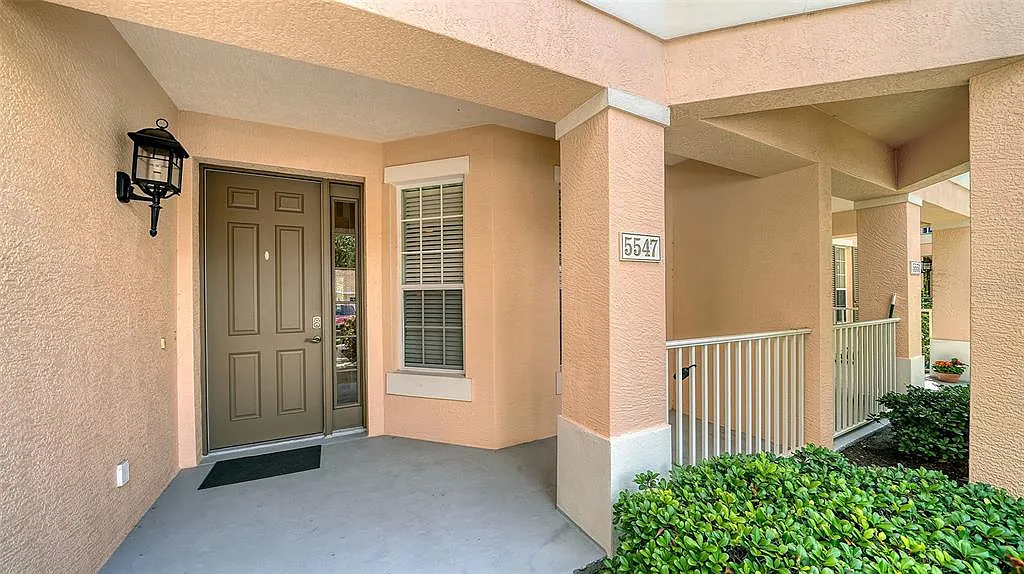 2 bed, 2.0 bath, 1652 sqft, $3,600 — Photo 2