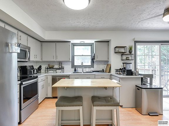 3rd image of 12211 Crawford Cir