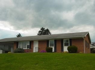 115 Montvue Ave, Mount Jackson, VA 22842