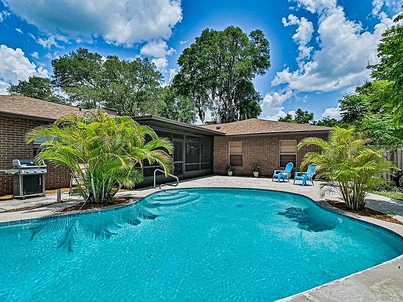 2nd image of 73 Oakmont Cir