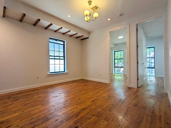 3rd image of 746 Jefferson Ave #2