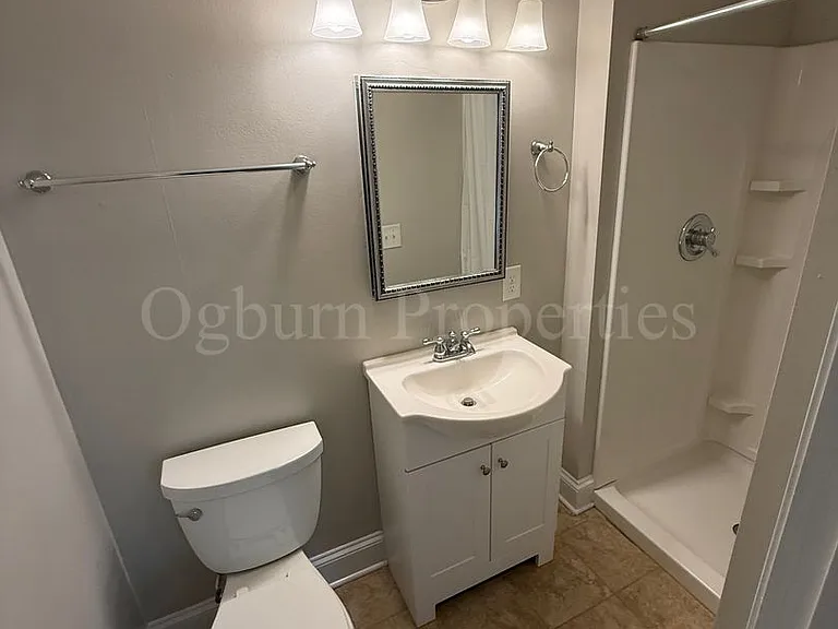 1131 Melrose St — Photo 6