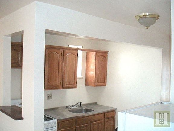 5th image of 134 Bergen St APT 3