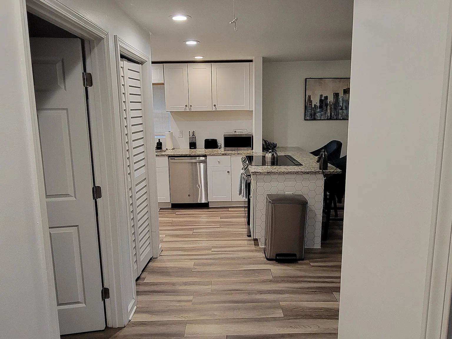 3 bed, 1081 sqft, $2,200 — Photo 4