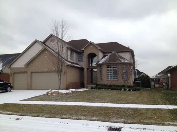 19928 Edinberg Dr, Macomb, MI 48044
