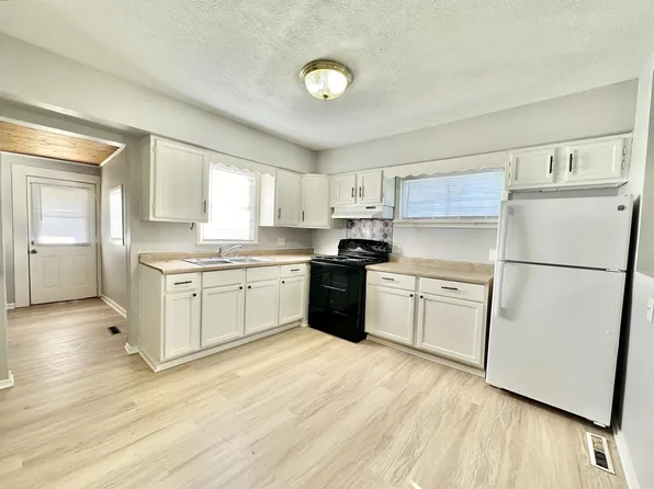 1023 Hackett St, Beloit, WI 53511