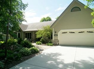 15155 W Woodland Dr, New Berlin, WI 53151