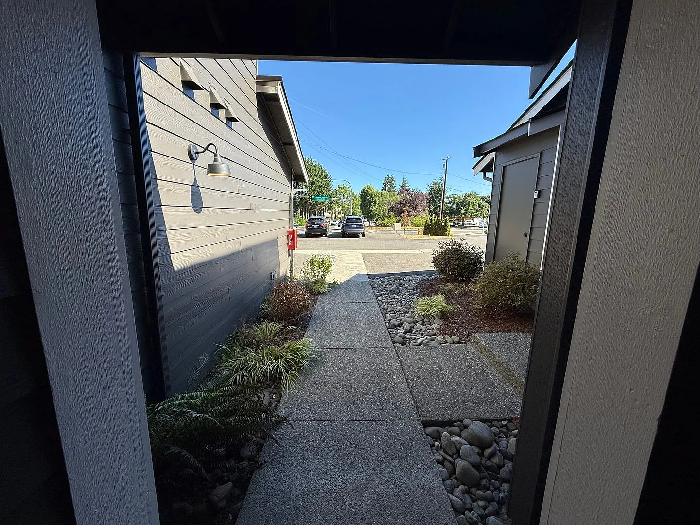 Beautifully Updated 3-Bedroom Townhome with Garage in Prime Lynnwood Location — Photo 4