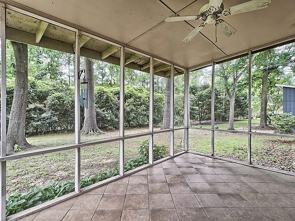 4th image of 2828 Woodland Hls E
