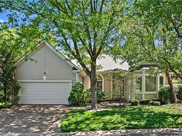 12623 Cedar St, Leawood, KS 66209