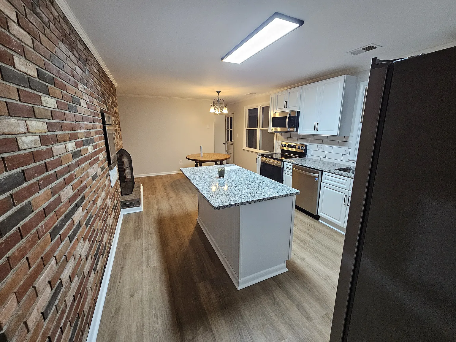 3 bed, 1400 sqft, $2,795 — Photo 3