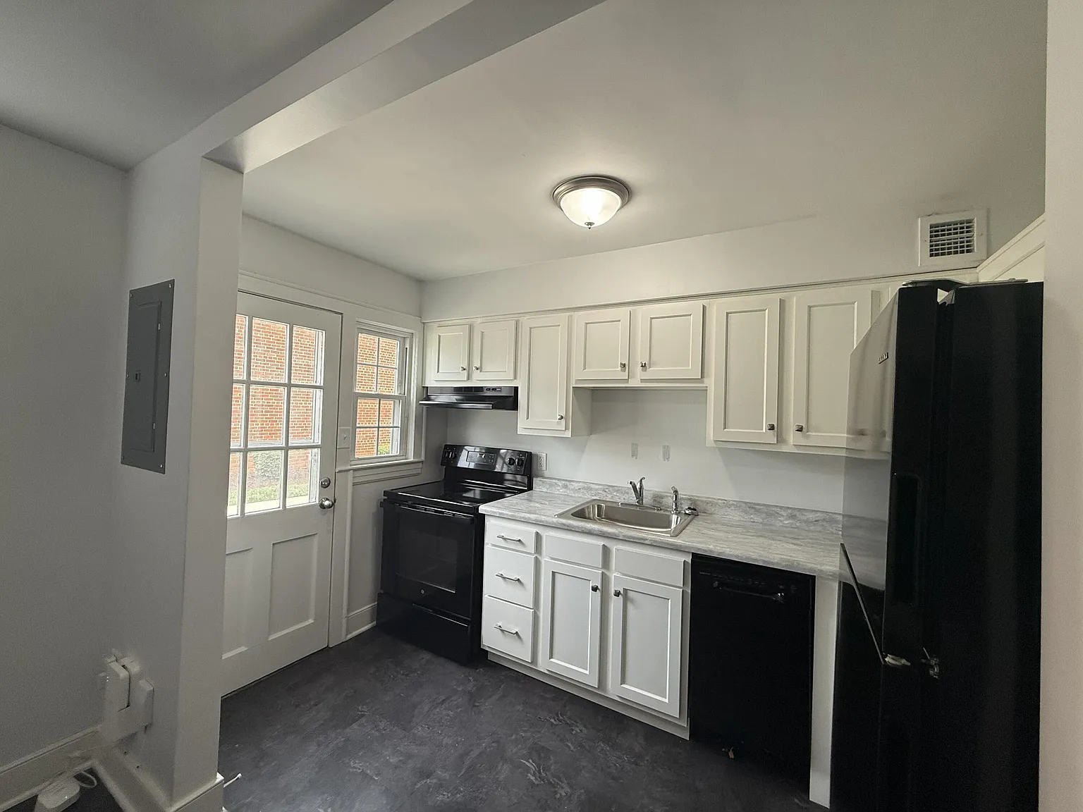 2 bed, 1.0 bath, 675 sqft, $1,175 — Photo 2