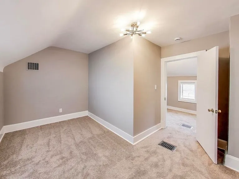 415 Bloom St — Photo 16