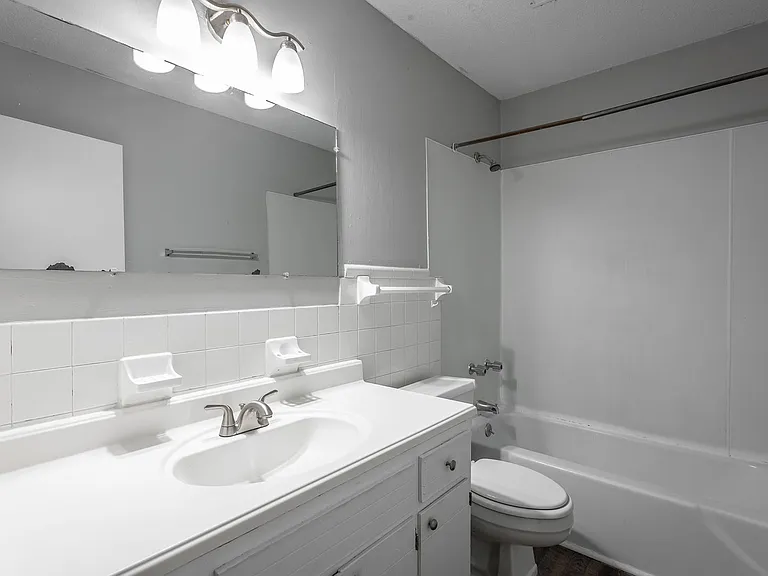 Charming Multifamily Living at 1407 Mana Lane — Photo 14