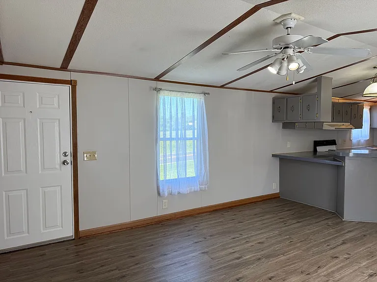 2471 Albany Dr — Photo 9