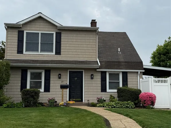 17 Ring Lane, Levittown, NY 11756