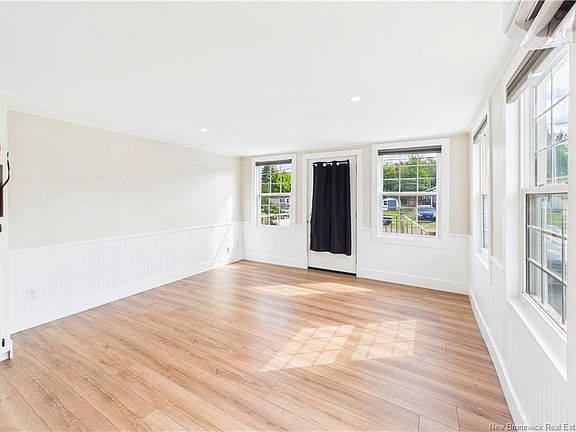 4th image of 23 River East Dr