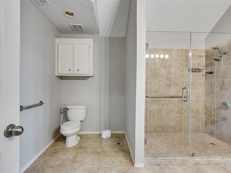 5643 Walnut Glen Ln — Photo 13