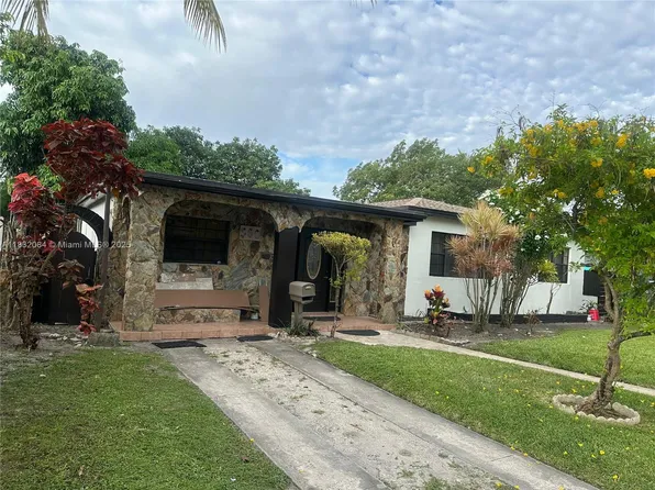560 NE 158th St, Miami, FL 33162