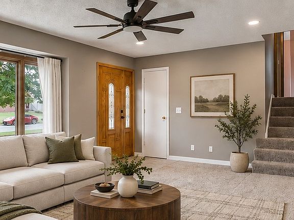 4th image of 806 Hickory Dr