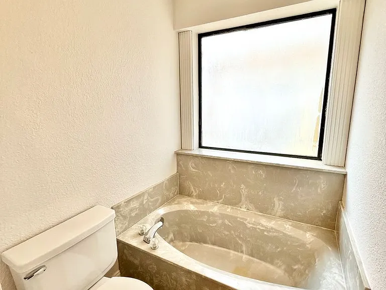 6105 Paradise Dr — Photo 16