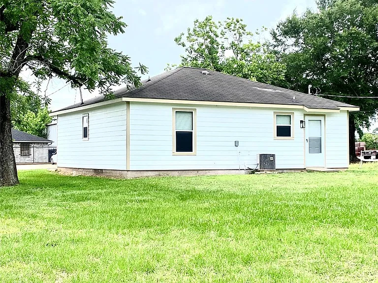 411 Lindley Dr — Photo 18
