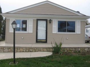 20166 Lakeworth St, Roseville, MI 48066