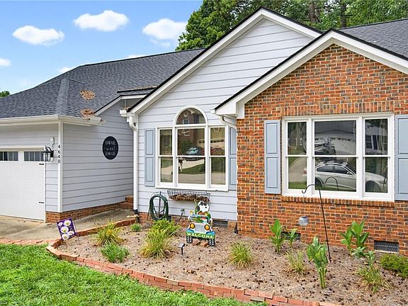 3rd image of 4640 Holly Brook Dr