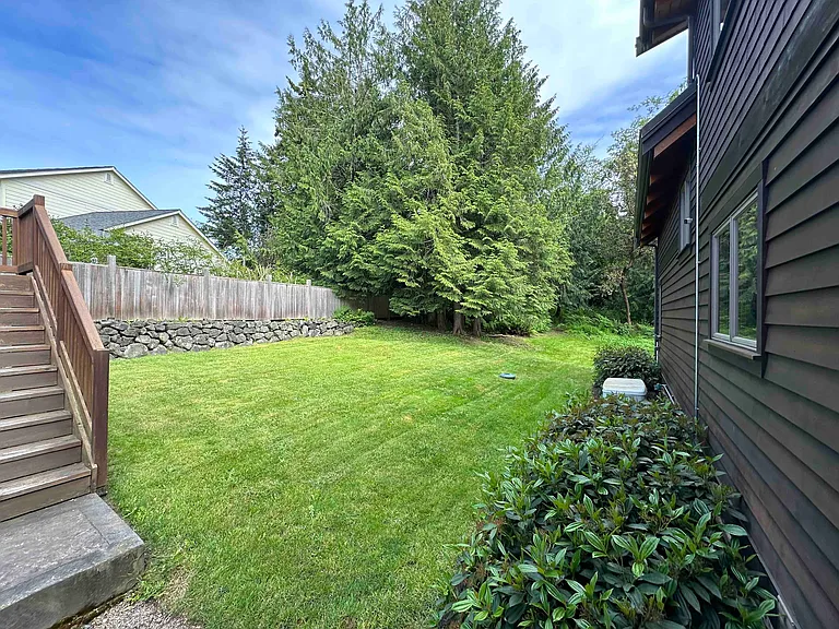 1843 NE Virginia Ct — Photo 5