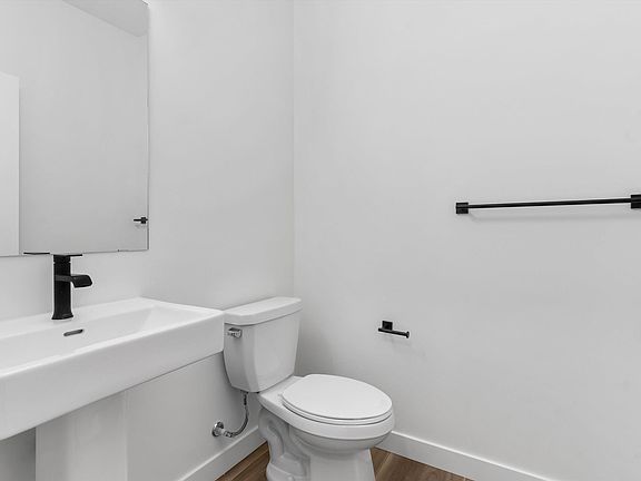 4th image of 1064 Cristall Cres